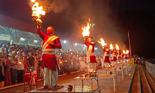 त्रिवेणी घाट, ऋषिकेश: जहाँ गंगा आरती साधना बन जाती है