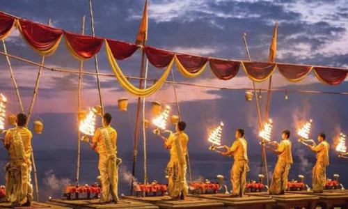 अस्सी घाट, वाराणसी: जहाँ सुबह की गंगा आरती ध्यान बन जाती है